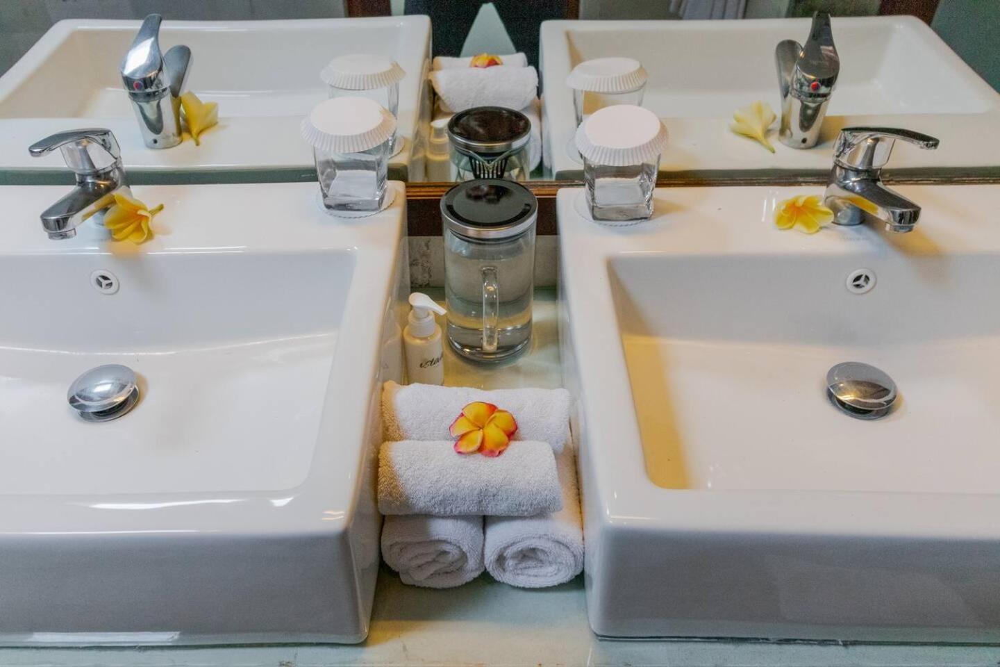 Вилла Heart Of Seminyak, 2Br, Sleeps 4, Walk To Bintang Экстерьер фото
