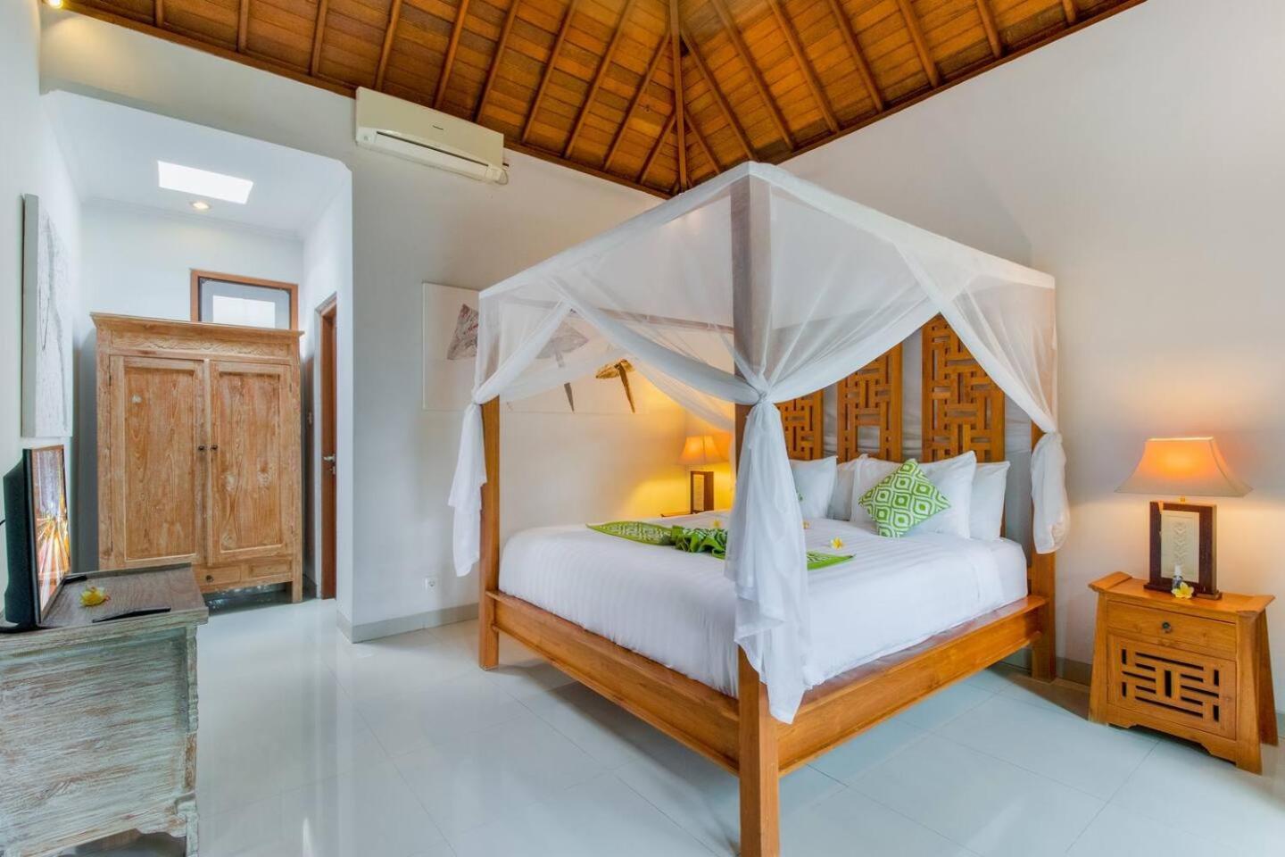 Вилла Heart Of Seminyak, 2Br, Sleeps 4, Walk To Bintang Экстерьер фото