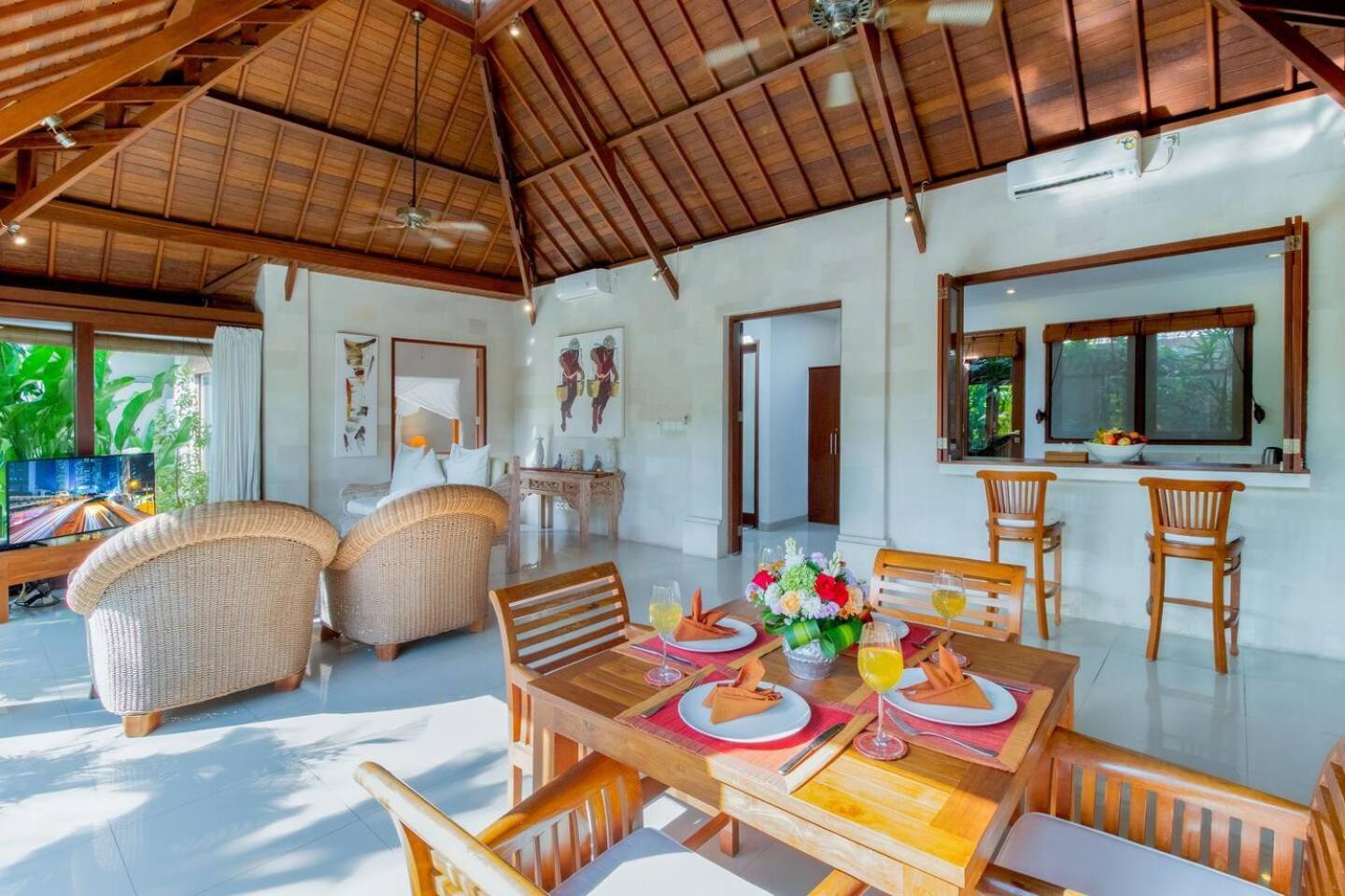 Вилла Heart Of Seminyak, 2Br, Sleeps 4, Walk To Bintang Экстерьер фото