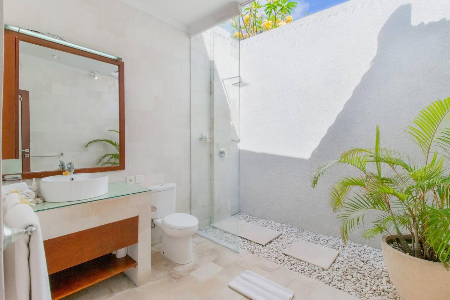Вилла Heart Of Seminyak, 2Br, Sleeps 4, Walk To Bintang Экстерьер фото