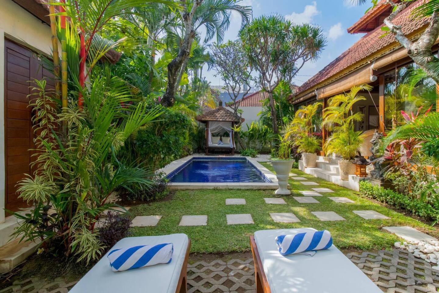 Вилла Heart Of Seminyak, 2Br, Sleeps 4, Walk To Bintang Экстерьер фото