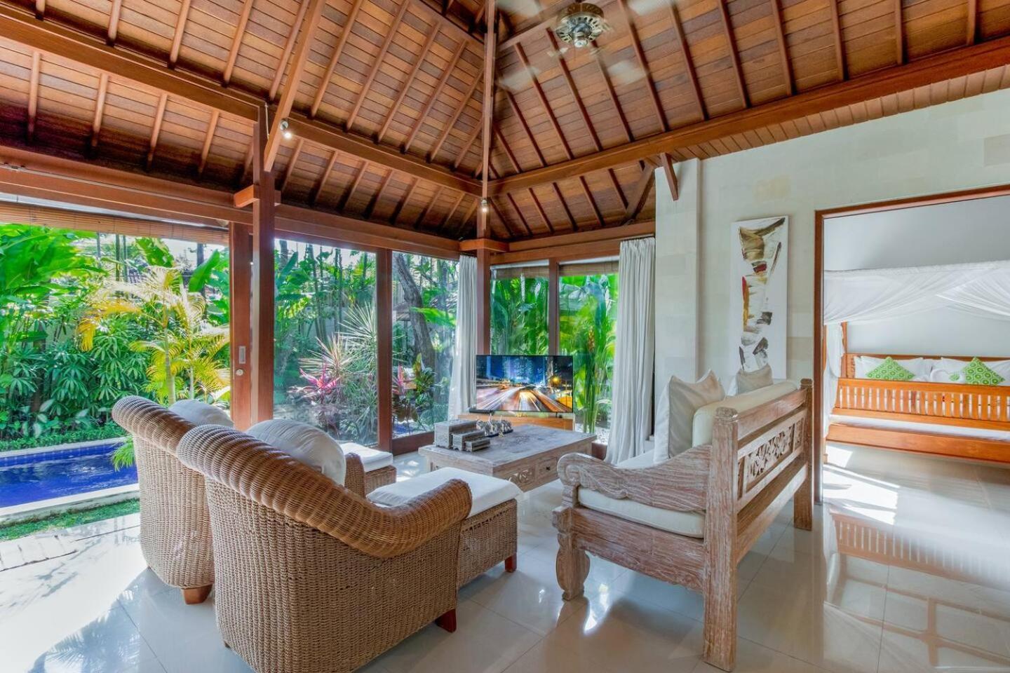 Вилла Heart Of Seminyak, 2Br, Sleeps 4, Walk To Bintang Экстерьер фото